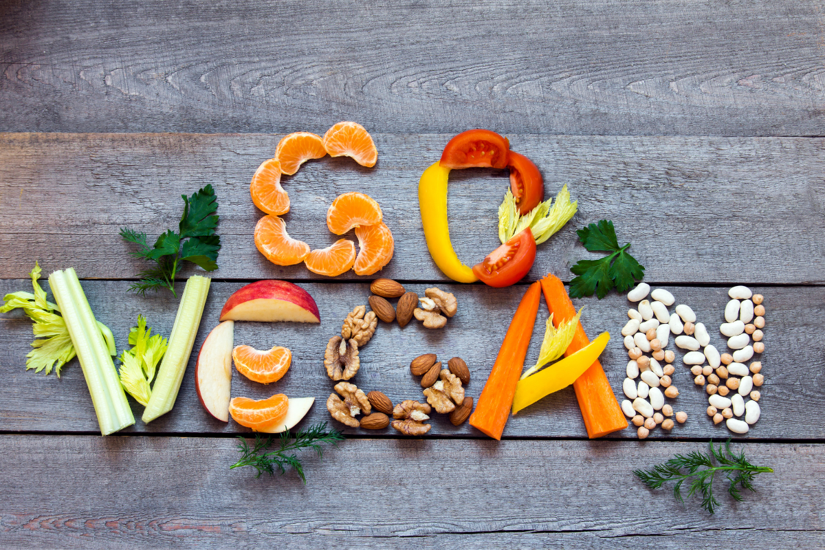 Go vegan scris din fructe și legume